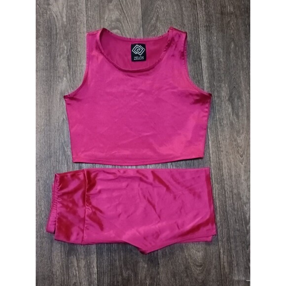 Exercise shirt and shorts - Picture 2 of 3